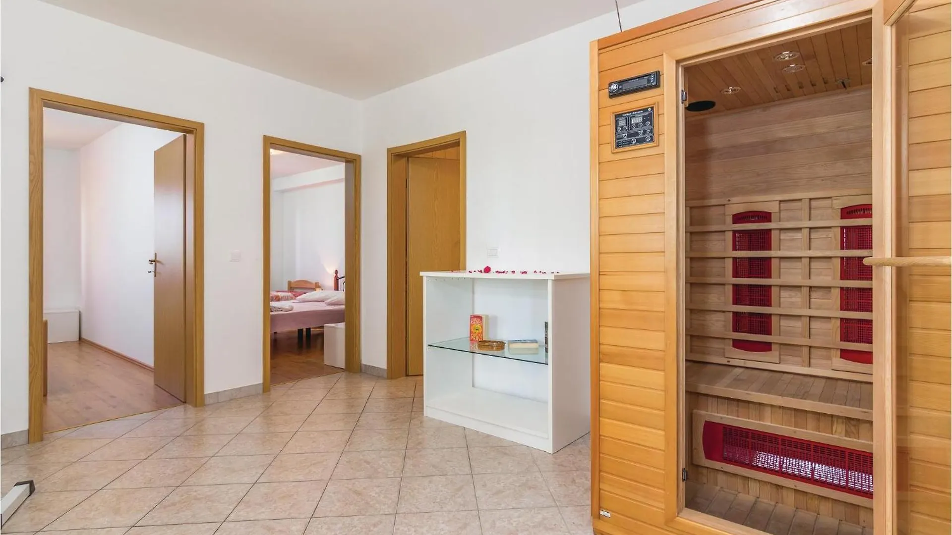 Awesome Home In Meloni With Sauna Karojba