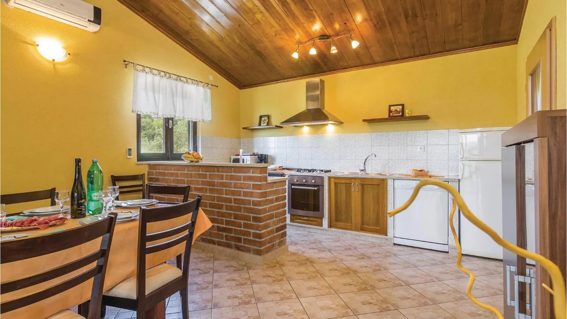 Awesome Home In Meloni With Sauna Karojba Дом отдыха